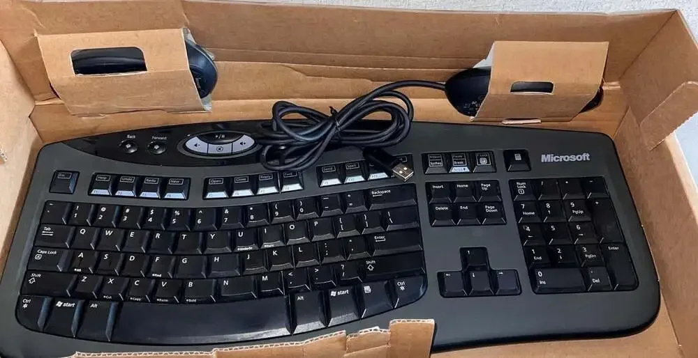 Microsoft Wireless Desktop 3000 Keyboard and Mouse Set